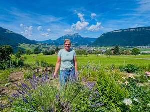 Wegen der anhaltenden Hitze habe der Garten ein wenig gelitten, meint Margrit Odermatt.