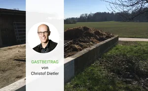 In Sichtweite eines Miststocks zu leben bedeutet Verbundeheit mit der Natur, und die Möglichkeit, mal einer Kuh zu begegnen, findet unser Gastautor.