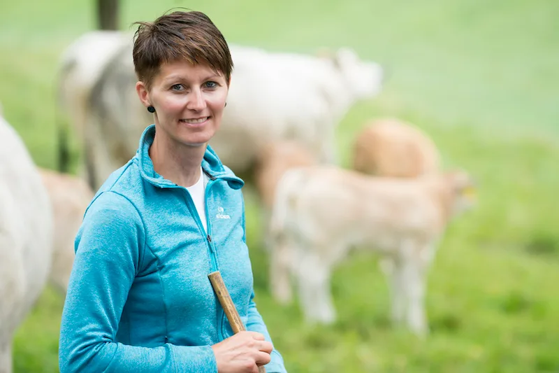 b4af5caff3425dcca584c7c941a04ce2466a34a6 Tanja Müller-Studhalter hat den Branchenwechsel von der Grossbank in die Landwirtschaft nie bereut. Sie ist überzeugt: «Eine gute Ausbildung macht vieles möglich.» (Bild zVg/Tanja Müller-Studhalter)