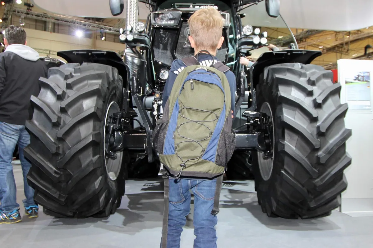 c24fca296b7a811f3d7566fff0afaa9eddd8e7fc Landwirtschaftsreifen, Symbolbild von der Agritechnica 2017. Bild: «die grüne» / Jürg Vollmer