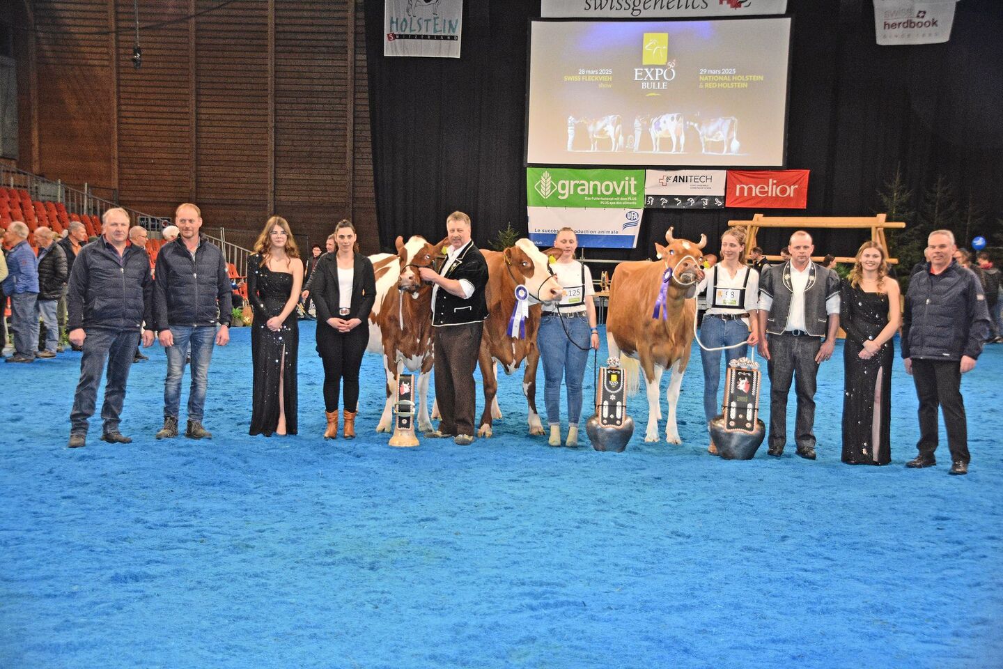 SF-Championwahl (v.r.): Miss: Kilian Nevada, Daniel und Adelheid Graf, Bleiken; Reserve: Sunside Kilian Sf Ivabia, Christian Stucki, Uebeschi; Mention: Kilian Mayla, Fritz Wenger, Pohlern.
