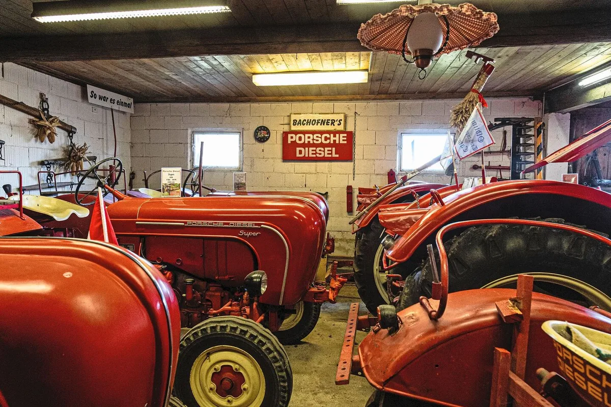 Die Sammlung von Porschehousi umfasst neun Traktoren von Ein- bis Vierzylindermotoren.