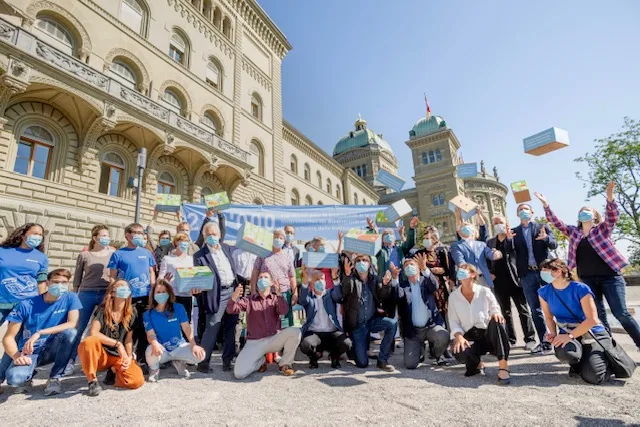 2ef02f9013819e5c3e5cabb2557785badf20c4dc Aufbruchstimmung bei den Umweltschützern: Einreichung der Doppel-Initiative für Biodiversität und Landschaftsschutz in Bern im vergangenen September. (Bild pd)