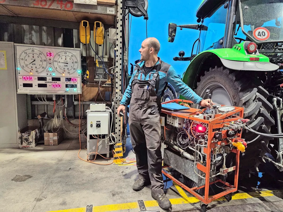 93648543fa8252268c373151ca64656ec88112948027040c8c2054558ae48375 Christian Kreis von der Keller Technik AG simulierte einen Bremstest.