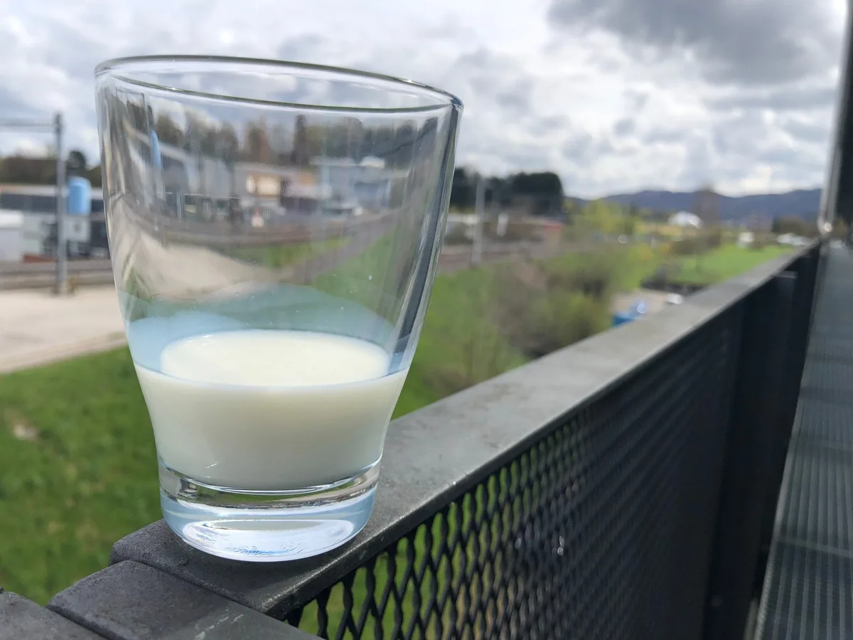 Glas_milch_halbleer Die ganz grosse Sorge: Bald wird es an Schweizer Milch fehlen
