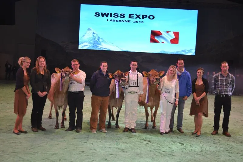e46eacc3cbcf9b19292d858d0af714288ac36080 Champion (rechts): Gollettes Izzy Viviane, Erhard und Corinne Junker und Marc Junker, Iffwil / Reserve Champion (Mitte): Al.ce J Blackstone Bridget, Pietro Rinaldo Cerri und Söhne, Italien / Mention Honorable (links): ERLIgen May Mia, Werner Kenel, Arth