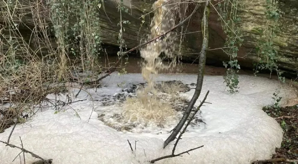 guelle_bach_FR Auch bei warmem Winterwetter gilt: Keine Gülle auf wassergesättigte Böden