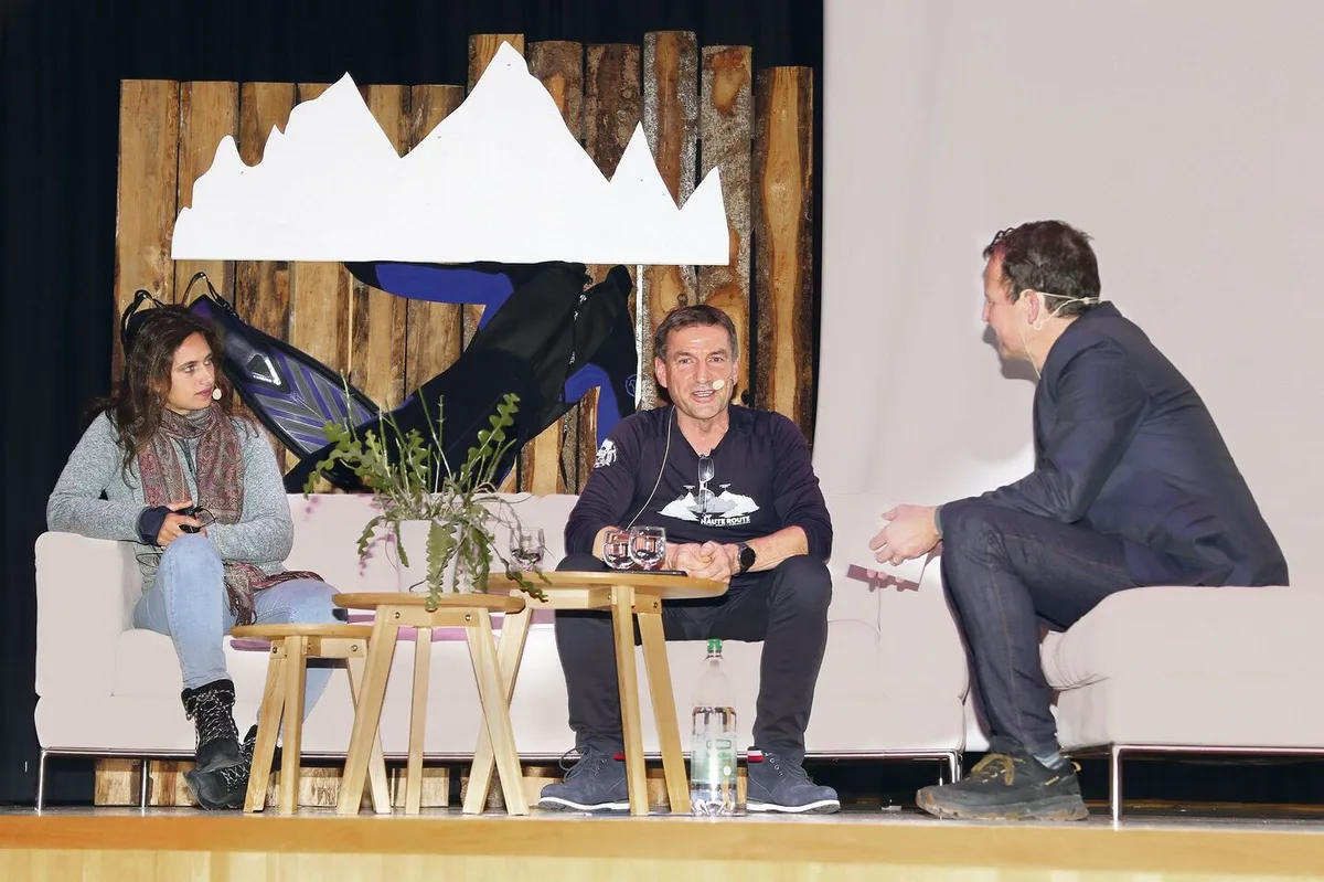 Freitaucherin Julia Tobler und Bergsteiger Bruno Hufschmid waren die Gäste am Freiämter Agroträff. Mit ihnen unterhielt sich Moderator Adrian Krebs (von links).