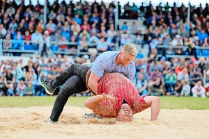 Im Schlussgang bodigte Michael Ledermann seinen Gegner Dominik Roth. Für Ledermann war es der dritte Kranzfestsieg. Schon im Jahr 2022 durfte er am Seeländischen in Oberwil triumphieren.