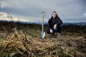 Auf seinem viehlosen Betrieb in Jeuss im Kanton Freiburg baut Reto Minder Weizen, Urdinkel, Zuckerrüben (alles IP-Suisse), Körnermais, Tabak und Rosenkohl an.
