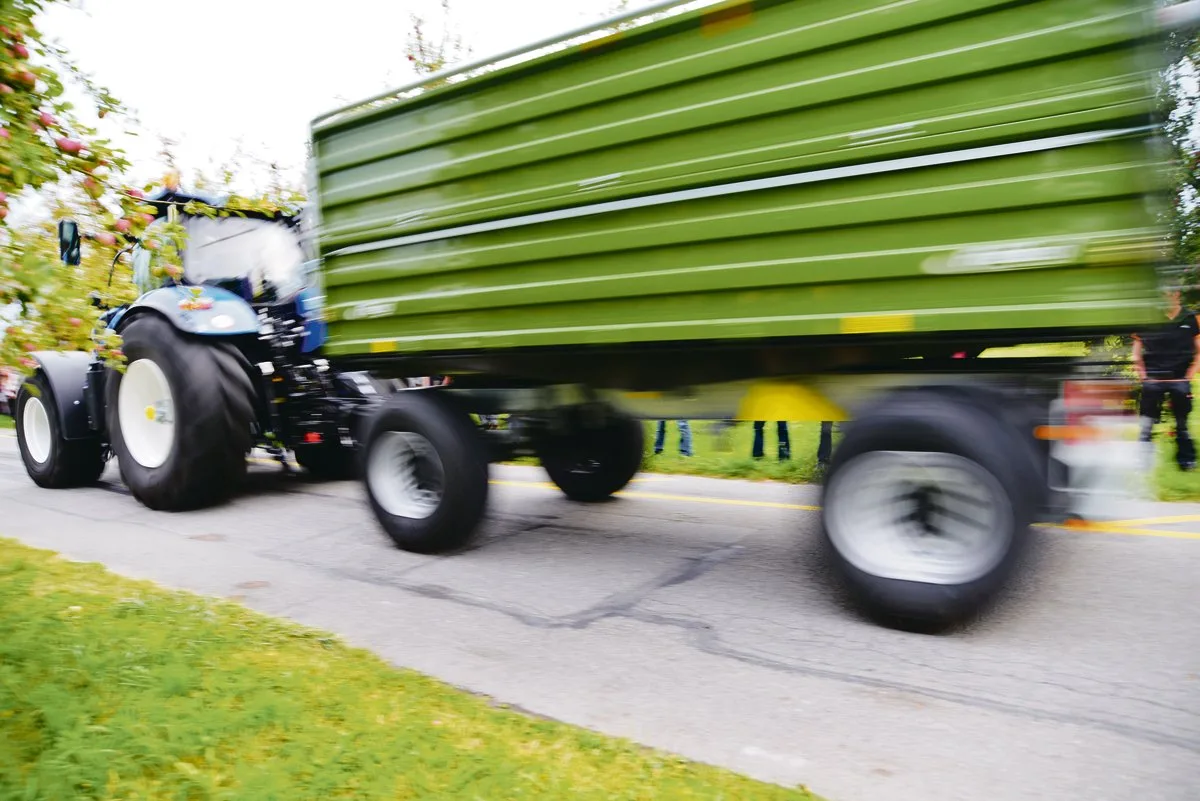 0b2d6dd87dcc060a149b8f28b6cc11cd22553e62 Bei den neuen vorgeschriebenen Zweileiter-Bremsen muss auch der Traktor kompatibel sein. (Bild bs)