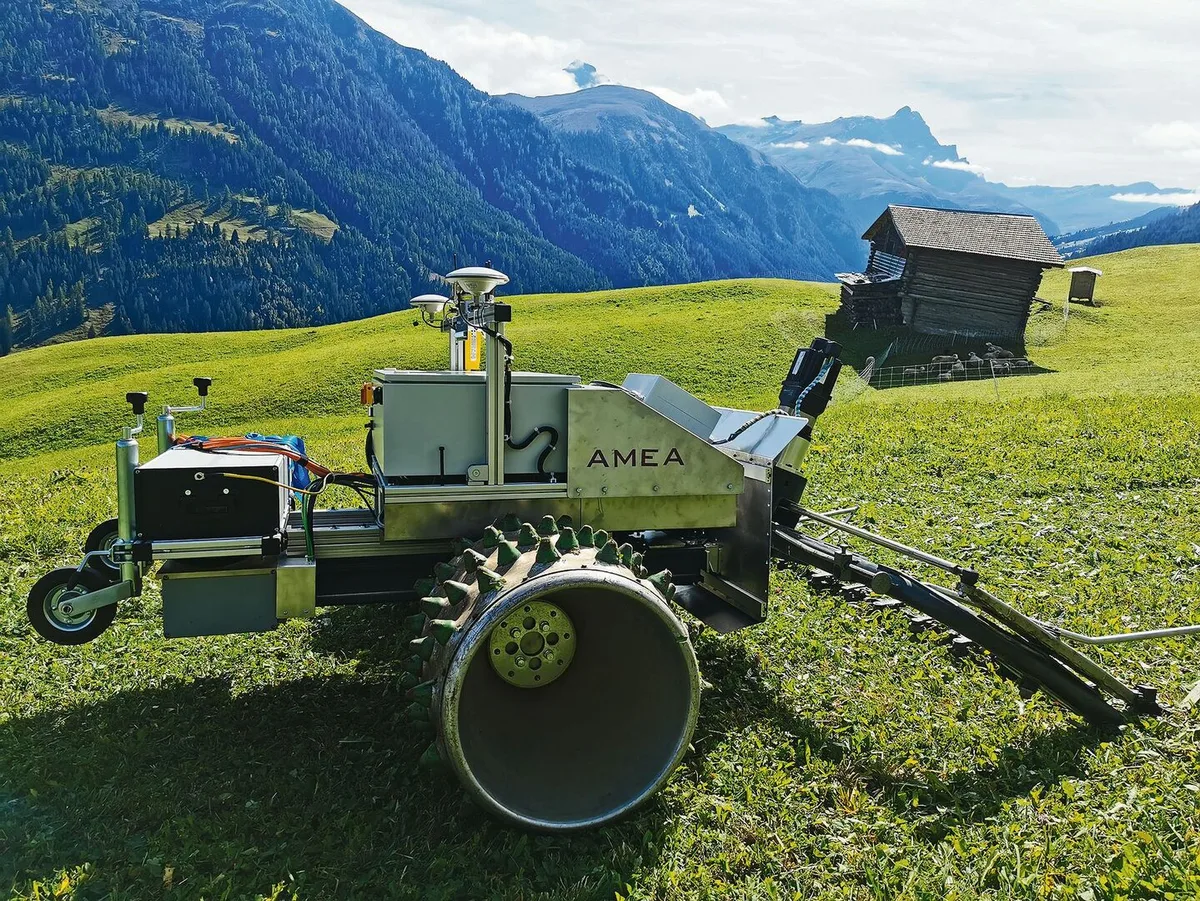 bfd42306b0838d936810f47f18d18b03a5475347e73328bdb89e9ab32b372cc9 Dieser Geräteträger mäht bald ganz allein