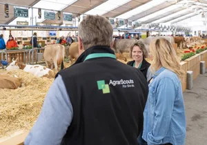 An Messen oder in Lebensmittelgeschäften leisten die Agrarscouts Aufklärungsarbeit, die immer wichtiger wird.