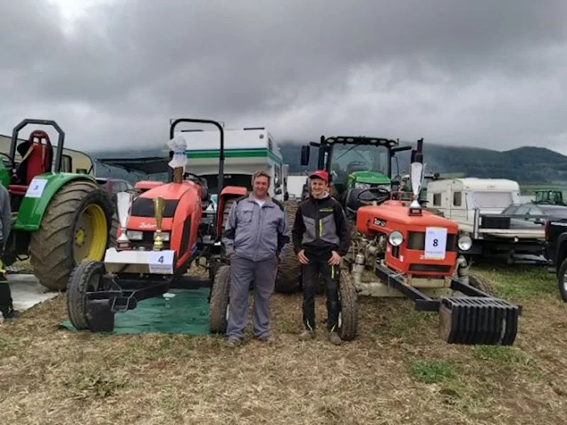 13e631c61364033b644c92d8525536c1861988fa Vater und Sohn sind Schweizer Meister im Tractor Pulling. (Bild Agnes Lehmann-Friedli)