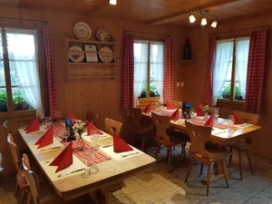 Einmal pro Monat wird ein Mittagessen für Personen ab 60 Jahren angeboten. Dieser erfreut sich in der Umgebung grosser Beliebtheit.