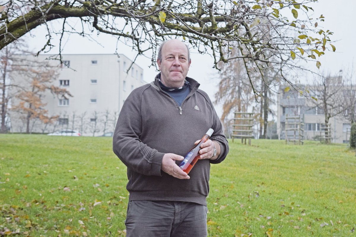 Ruedi Daepp betreibt einen vielseitigen Landwirtschaftsbetrieb mit Lohnunternehmen. Wie es sich für einen Hof in Mostindien gehört, wird auch viel Obst angebaut. (Bild sgi)