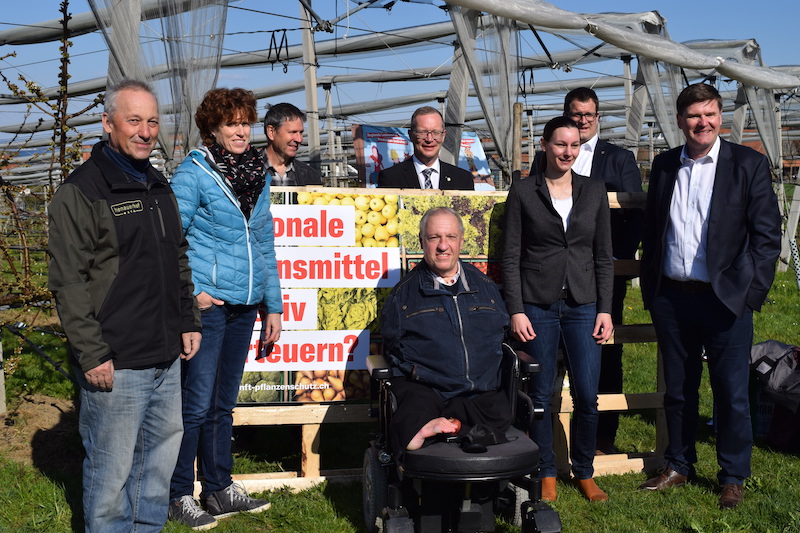 Das breit abgestützte Co-Präsidium (v.l.): Kurt Henauer, Regula Böhi-Zbinden, Daniel Vetterli, Walter Schönholzer (hinten), Christian Lohr, Anna Kreis, Manuel Strupler und Hansjörg Brunner. (Bild sgi)