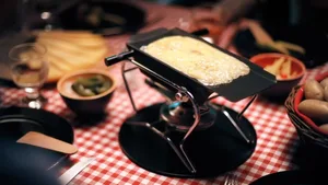 Raclette ist ein absoluter Schweizer Klassiker, der aber auch im Ausland gern gegessen wird. Entsprechend sind die Exporte leicht angestiegen.