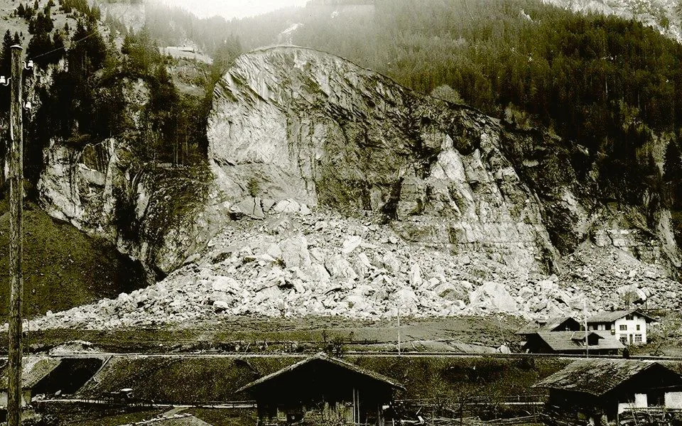 9cc7f53f02eaee1a9e1c7449f0b6def966e5de03 Bei einer Explosion im Jahr 1947 wurde eine Bergflanke weggesprengt. Mitholz wurde grösstenteils zerstört.(Bild SRF)