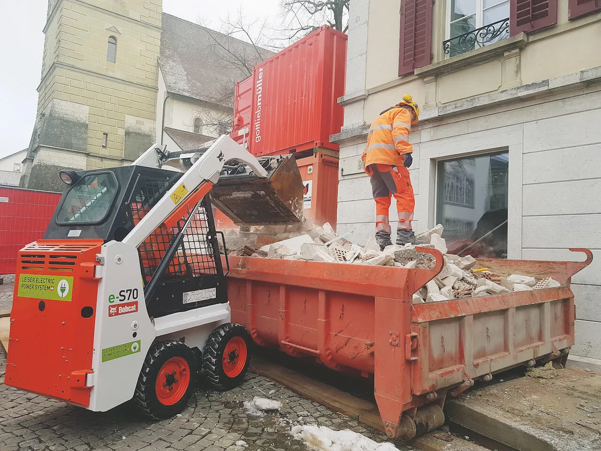 Die Leiser AG baut den Bobcat mit einem Elektromotor um. Bild: zVg.