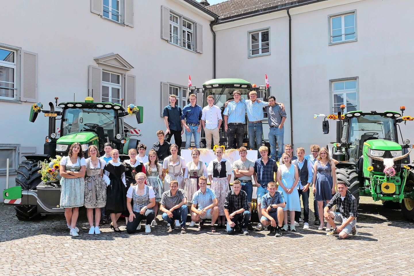 Sie haben die Erstausbildung als Landwirt(in) EFZ erfolgreich abgeschlossen.