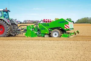 Alle Arbeiten, die auf dem Feld erledigt werden, müssen für den ÖLN im Feldkalender erfasst werden. Hier wäre ein Eintrag für das Setzen von Kartoffeln nötig – analog im Büchlein oder digital direkt via App.