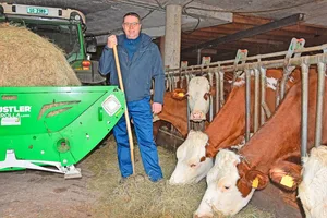 Edgar Kupper führt den Biobetrieb seit 28 Jahren. Mit Sohn David übernimmt bald die elfte Generation den Hof.