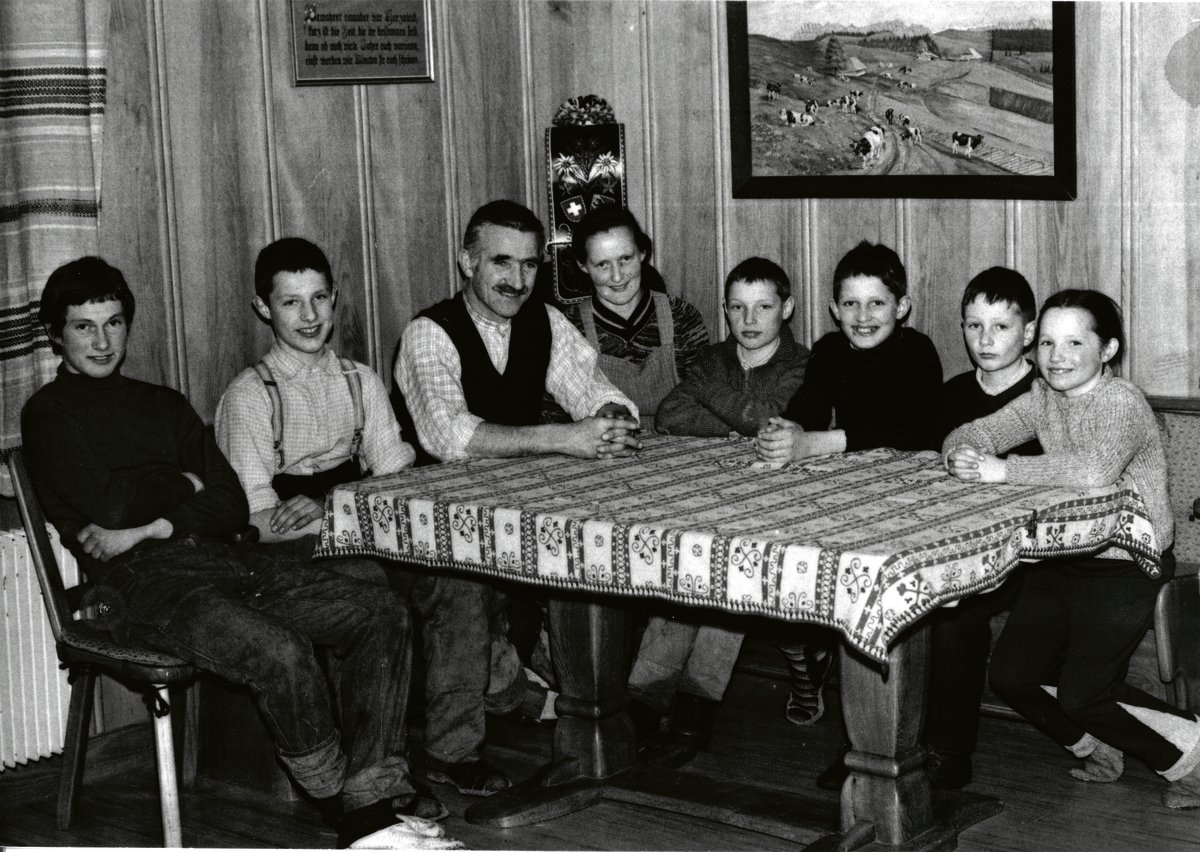 Daniel und Anna Fankhauser aus Grosshöchstetten BE mit ihren sechs Kindern. Links der älteste Sohn Jakob, der die Farm heute in Kanada weiterführt. Das Bild entstand zirka 1976. (Bilder Familie Fankhauser)