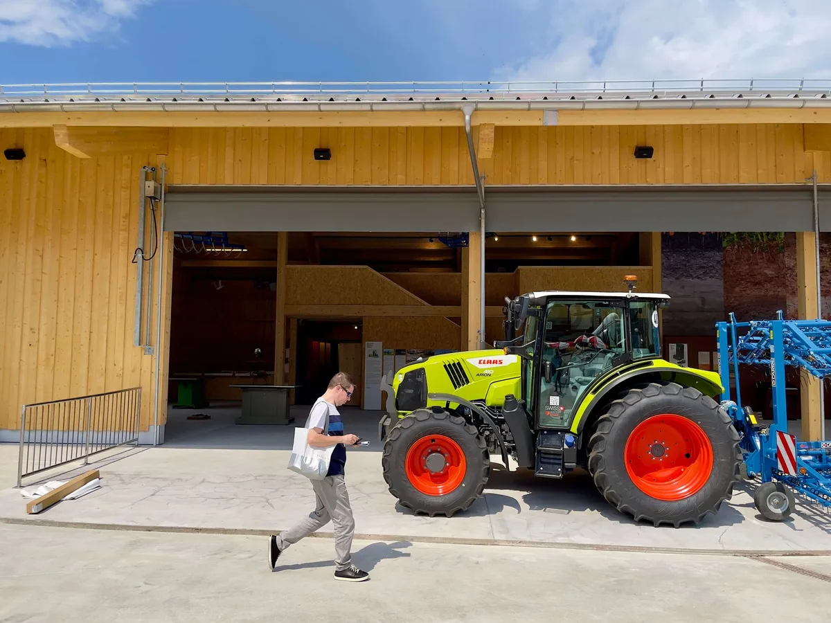 verkehrshaus-luzern-fenaco-ausstellung Claas-Traktor in der Ausstellung «Von Heugabeln und Drohnen: Landwirtschaft heute» im Verkehrshaus der Schweiz.