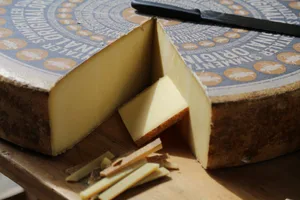 Schweizer Käse hat nicht nur im Ausland einen guten Ruf, sondern wird auch in der Heimat gerne gegessen.