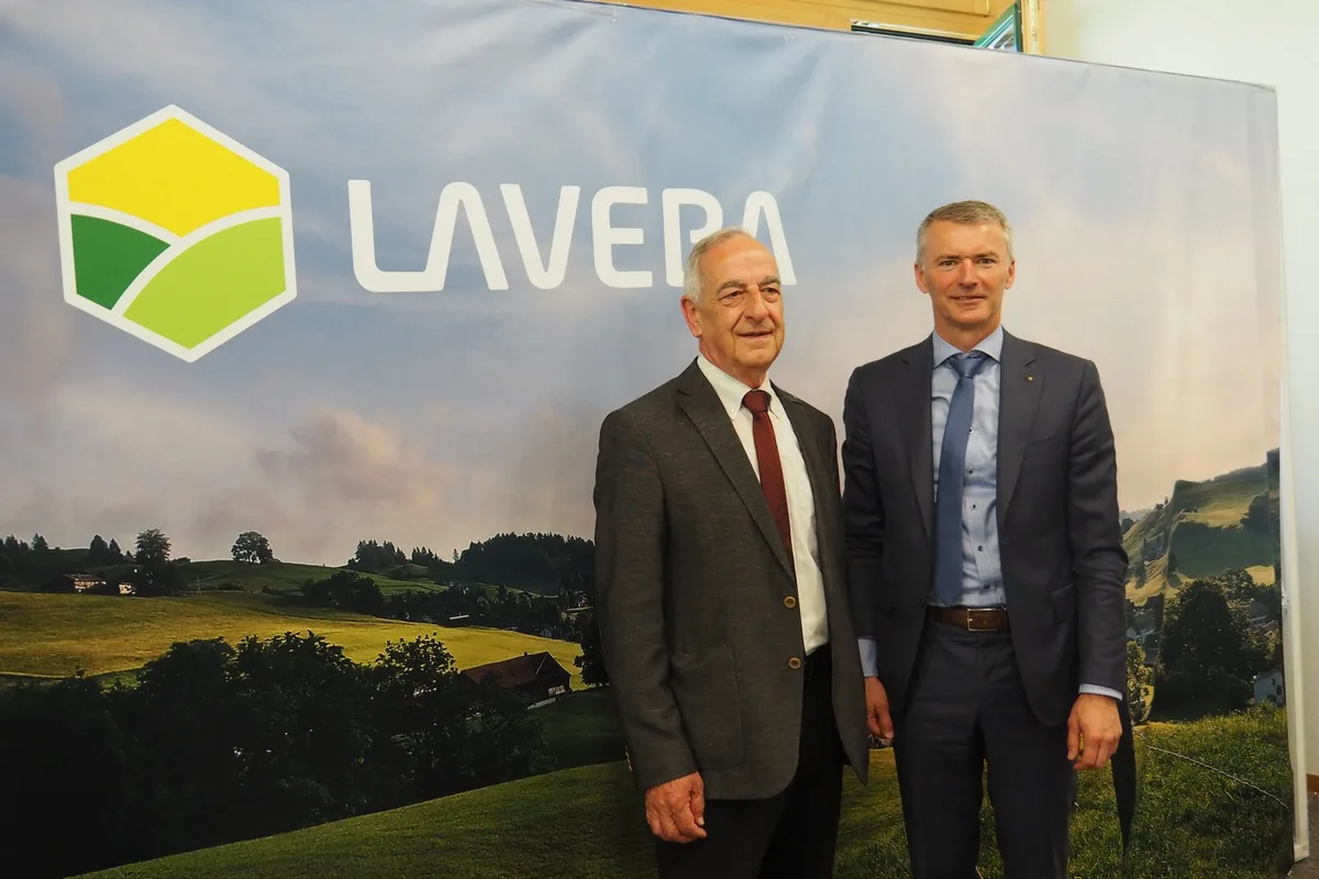 a1b09131fc112a028cd7f23edc1321dfe14d07d6 Von «LV-St Gallen» zu «Laveba»: Präsident Paul Egger (links) und Geschäftsführer Peter Bruhin vor dem neuen Logo und dem neuen Schriftzug.(Bild chw)