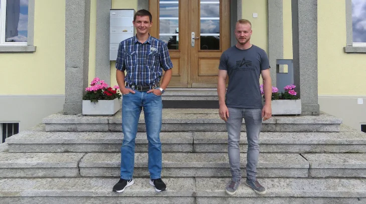 8b347a272b94466358f196eee12c0c1556e08426 Die zwei diplomierten Geflügelfachmänner: Stefan Rüegg aus Märstetten TG (links) und Grégoire Duruz aus Murist FR. (Bild Aviforum)