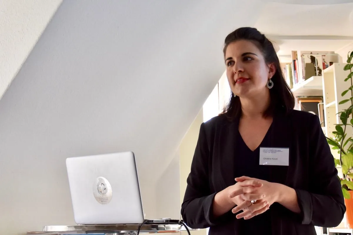 fcf7d77adf90d6d072dd2a2b1f46af05f6be6403 Christine Künzli, stellvertretende Geschäftsleiterin der TIR, stellte am Donnerstag die Resultate der neuen Analyse zur Strafpraxis im Tierschutz vor. (Bild noe)