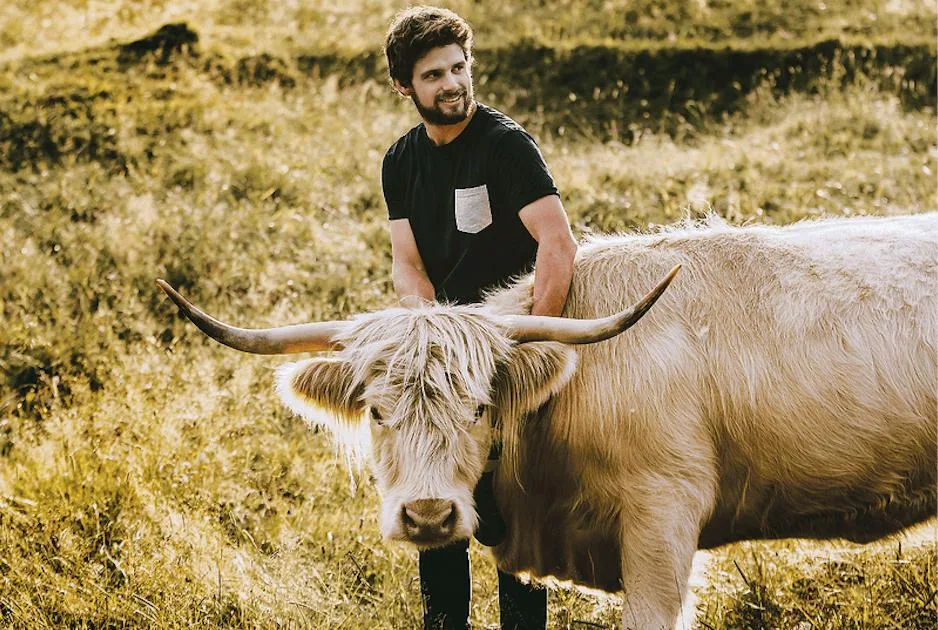 4efc03fad148ed83ba3ba80e1d02802cf432a9d2 Die weisse Highland Cattle Kuh Barbara hat Jürg Adanks Herz auf Anhieb erobert. (Bild zVg)