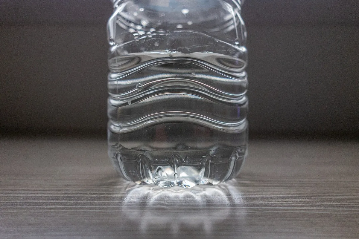 Die im Evian gefundenen Mengen liegen 16mal unter dem Grenzwert des Bundes. (Bild Pixabay)