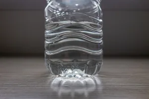 Die im Evian gefundenen Mengen liegen 16mal unter dem Grenzwert des Bundes. (Bild Pixabay)