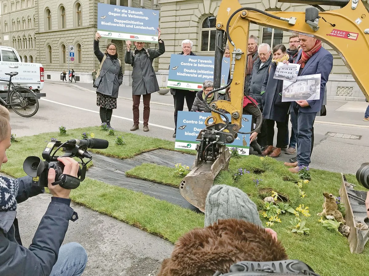 8423a7373cb077f528799780c29e22c7612ebc90 Am 24. März 2019 lancierte der Trägerverein «Ja zu mehr Natur, Landschaft und Baukultur» seine Doppelinitiative. (Bild akr)