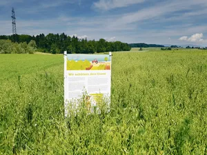 «Wir schützen dein Essen»: Von diesen und ähnlichen Tafeln wurden bereits 14 000 Stück aufgestellt und sie können weiterhin bestellt werden. (Bild pd)