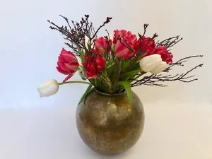 Mit wenig Aufwand bereiten Schnittblumen länger Freude. (Bilder Esther Thalmann)