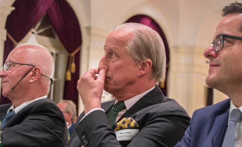 Marc Müller (Mitte) kritisiert den Umgang mit der Grenzöffnung. Sie würde der Landwirtschaft und der ersten Verarbeitungsstufe die Grundlage entziehen. (Bild hja)