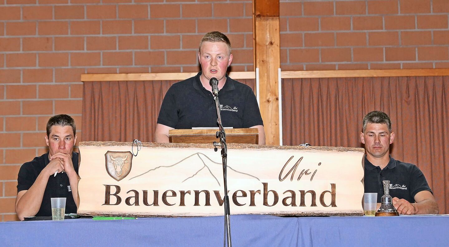 Die junge Führungscrew des Bauernverbands Uri: Geschäftsführer Linus Ettlin, flankiert von den Co-Präsidenten Sergio Poletti und Max Müller (r.).