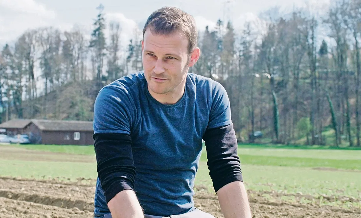 164e7073b202424de1cdd780bcd29867a6a50290 Roland Hubler ist der Protagonist im Kurzfilm «Integriert – zwischen Umwelt und Preis». Gedreht wurde bereits 2019, jetzt ist der Film bei SRF zu sehen. (Screenshot Film «Integriert – zwischen Umwelt und Preis»)