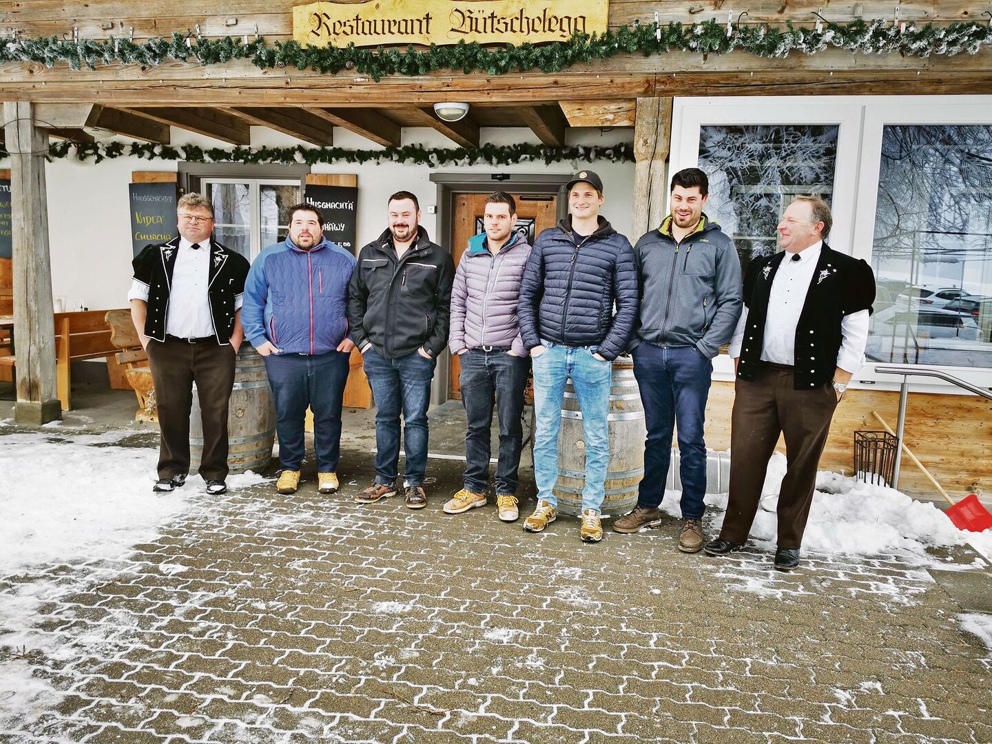 Der alte und der neue Präsident (v. l. n. r.): Christian Aegerter, Simon Urfer sowie Simon Messerli, Mario Nydegger, André Rüegsegger, Marc Urfer und Stefan Schumacher.