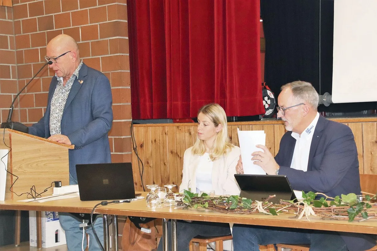 Markus Simmler (l.), Salome Dällenbach und Geschäftsführer Beat Hedinger (r.) leiteten die Tagung.