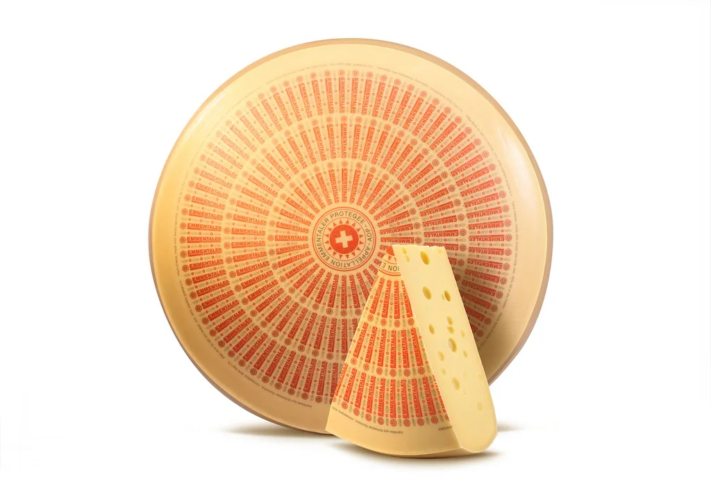 467c3e2f10128cfb602a9f2aee84e2d7e52908b3 2020 wurden 17'200 Tonnen Emmentaler AOP produziert. (Bild Emmental Switzerland)