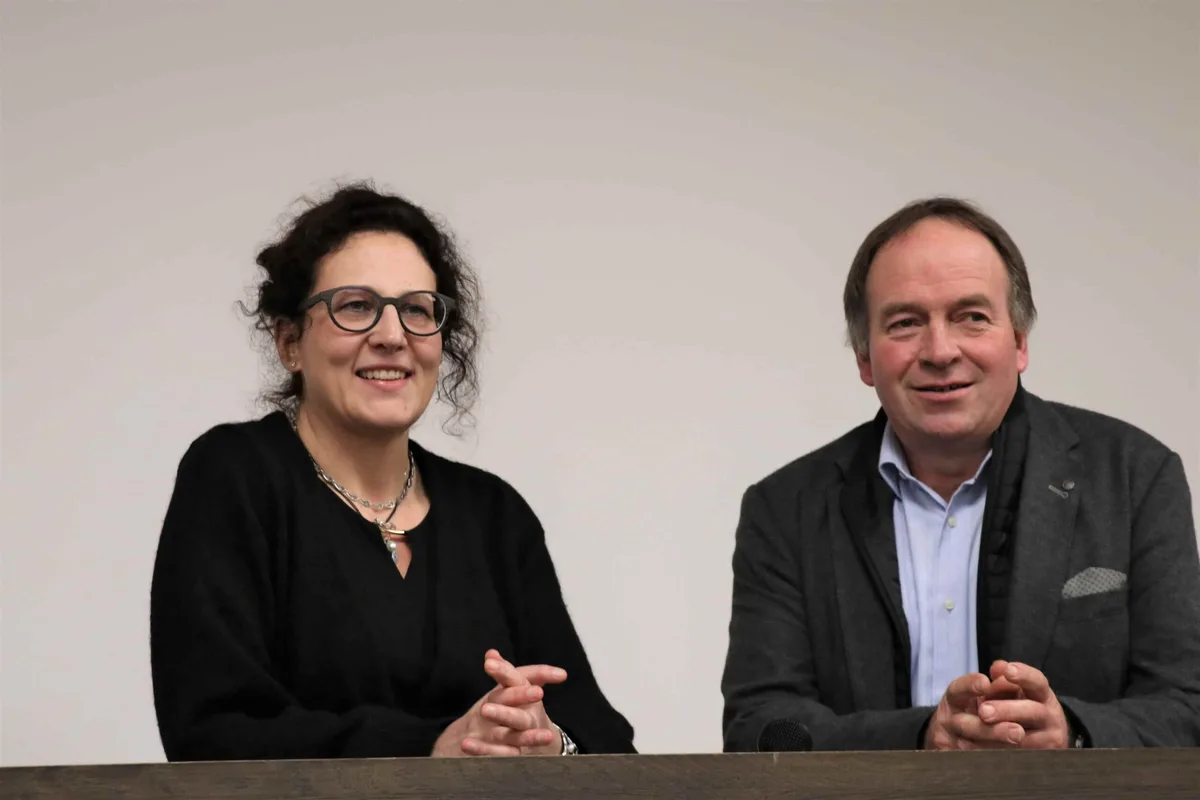 b2c44d434b70f3b06d6ecf021f041be6ef3a9d51 Die Bäuerin soll korrekt versichert sein: Darüber waren sich ALFV-Präsidentin Lotti Baumann und Alois Huber, Präsident des Bauernverbands Aargau, einig.