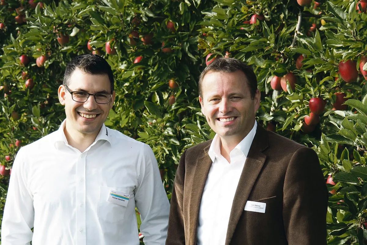 80e749c1cfc84d83b91f6cfeb8cbcde26878a694 Florian Sandrini vom BBZ Arenenberg (links) und Ueli Bleiker, Chef des Thurgauer Amts für Landwirtschaft, wollen wissen, auf welchen Wegen Wirkstoffe in Gewässer gelangen.