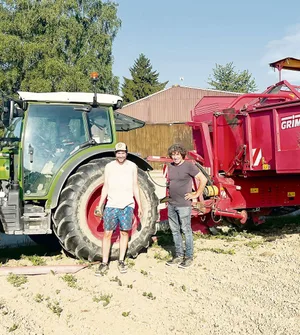 Martin (links) und Heinz (rechts) Höneisen vom Tännlihof in Andelfingen. Produzieren, ausprobieren und gutes Umsetzen lautet die Devise.