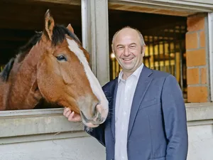 Eine der grossen Leidenschaften, die Peter Hinder mit seiner Familie teilt, sind Pferde. Auf deren Fleisch wird daher in der sechsköpfigen Familie verzichtet.