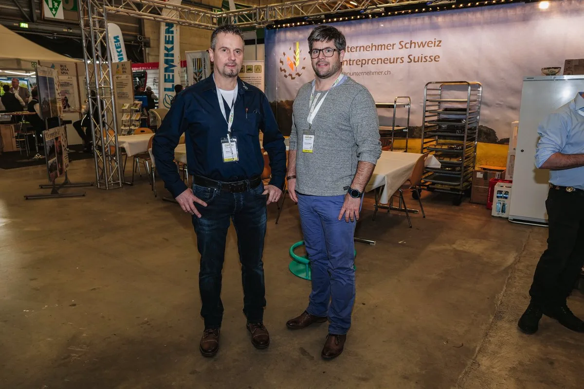 ecd812433dee405ba41414c2b234cd035c612b74 Oskar Schenk, Präsident Lohnunternehmer Schweiz (links) und Markus Schneider, Organisator LUTaCH. Bild: Beat Schmid